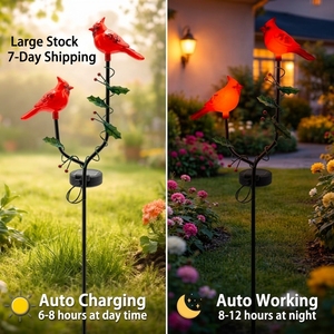 Lampes solaires Cardinal pour jardin, figurines d'oiseaux rouges, lampes solaires LED, piquets de jardin en fer, lumières décoratives parfaites pour la cour - Product Image 1