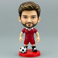 Statue d'étoile de football créative Figurines d'athlètes en résine artisanale Décoration de bureau à domicile Cadeaux souvenirs Vente en gros personnalisée