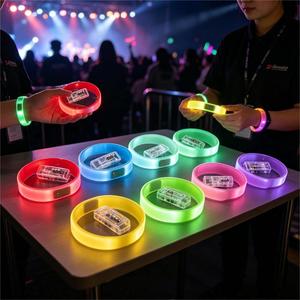 Bracelet LED acrylique lumineux clignotant à piles pour adolescents, concerts, événements, Nouvel An, décorations de fête - Product Image 2