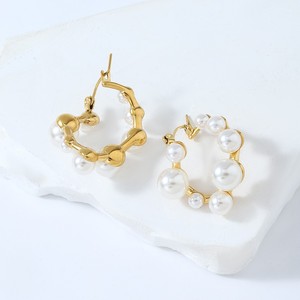 Joyería de mujer, pendientes de aro de perla de racimo chapados en oro de 18 quilates de acero inoxidable, pendientes de aro con cuentas de perlas de agua dulce - Product Image 4