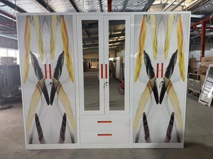 Armoire moderne de luxe en métal avec portes battantes thermolaquées, accents dorés, portes miroir et tiroirs de rangement - Product Image 4