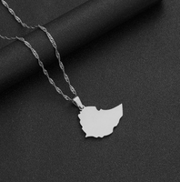 Collier tendance avec pendentif en acier inoxydable couleur acier, surface polie, motif carte de l'Éthiopie et drapeau national