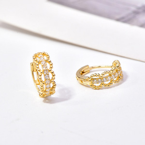 Orecchini a Cerchio Eleganti con Perline da Donna, Orecchini a Cerchio Piccoli con Pietre Scintillanti Vuote, Gioielli alla Moda per Uso Quotidiano, Vendita all'Ingrosso - Product Image 1