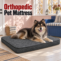 Matelas orthopédique de luxe pour chien avec design de tapis pour animaux et housse matelassée, options de tissu et de passepoil personnalisées pour les détaillants d'articles pour animaux