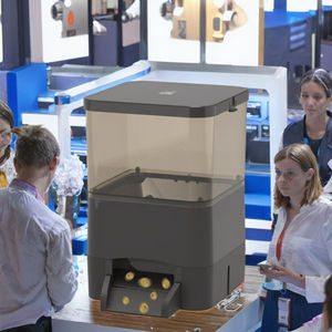 Eco-vriendelijke automatische visvoeder met timer, modern design, zilverkleurig LCD-scherm, op batterijen, buitenbak, 4L inhoud - Product Image 6