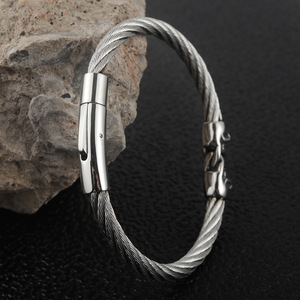 Pulsera de calavera de acero de titanio para hombres y mujeres, estilo punk minimalista, diseño de cable de acero inoxidable 280711 - Product Image 4