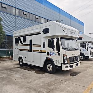 Camión HOWO Nuevo 4x2 con Volante a la Derecha, Autocaravana, Automático, Gasolina, 141 CV, Camas Grandes y Acogedoras, Muebles, Aire Acondicionado, Refrigerador, Batería de Litio - Product Image 1