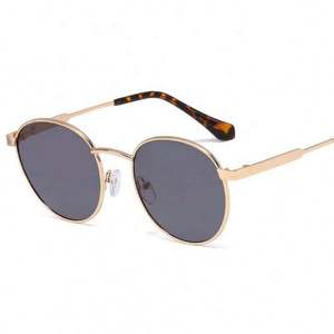 Gafas de Sol Redondas Retro Modernas para Mujer 2020, Lentes de Sol Rojas, Amarillas y Verdes con Protección UV400 y Marco Metálico - Product Image 1