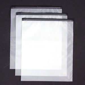 Sacs d'emballage personnalisés en PE avec fermeture éclair imprimée en héliogravure pour vêtements, sacs à fermeture éclair personnalisés, sacs à fermeture éclair givrés sur mesure - Product Image 4