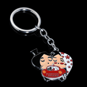 Porte-clés en métal avec logo personnalisé, design personnalisé, couple enlacé, émail durable, alliage de zinc, porte-clés - Product Image 1