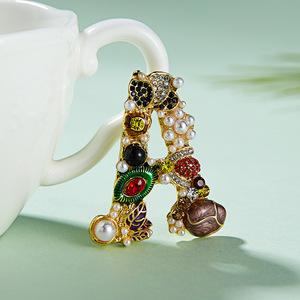 Hot New Fashion Broches Alliage <span class=keywords><strong>Diamant</strong></span> Corsage Lettre Broche avec <span class=keywords><strong>Perle</strong></span> Strass Fleur Factory Outlet - Product Image 3