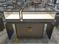 Vitrine en verre luxueuse pour l'affichage de bijoux sur mesure, vitrine de magasin de bijoux, mobilier de magasin de détail de bijoux, vitrine d'exposition