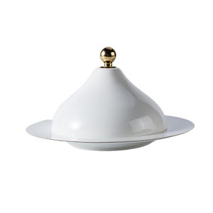 Plato de servir de cerámica de lujo estilo francés YAYU con borde dorado y tapa alta para banquetes, plato de porcelana fina con diseño de abulón. - Product Image 1