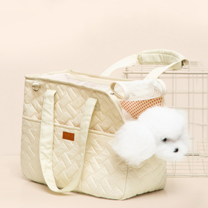 À la mode Portable grande capacité respirant <span class=keywords><strong>chat</strong></span> chien <span class=keywords><strong>sac</strong></span> de transport <span class=keywords><strong>sac</strong></span> à bandoulière <span class=keywords><strong>pour</strong></span> animaux de compagnie <span class=keywords><strong>sac</strong></span> à bandoulière doux et confortable à <span class=keywords><strong>transporter</strong></span> - Product Image 1