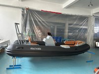Bateau pneumatique à coque en aluminium DV430 430 cm Achilles Hypalon avec console