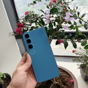 Smartphone 5G Hot 70 Pro+ avec écran 6,78 pouces 120 Hz à taux de rafraîchissement élevé, téléphone mobile 5G débloqué, appareil photo IA 50MP, 16 Go de RAM, 1 To de ROM - Product Image 4