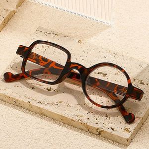 Очки для чтения 2024 года в винтажном стиле унисекс с геометрической асимметричной оправой, корректирующие дальнозоркость, с защитой от синего света, для женщин и мужчин - Product Image 2