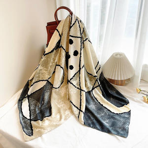 Personalizado primavera nueva planta flor estampado suave sarga satén Hijab mujeres chal bufanda fotografía decoración bufanda - Product Image 3