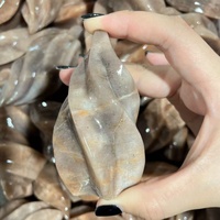 Ornement en pierres précieuses de guérison Reiki en gros, cristal sculpté en forme de torche flamme en pierre de lune pêche orange pour la décoration