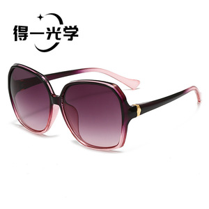 แว่นกันแดดทรงสี่เหลี่ยมขนาดใหญ่ De Yi Optics รุ่น Retro สำหรับผู้หญิง กรอบ PC ป้องกันรังสียูวี 400 น้ำหนักเบา ดีไซน์ทันสมัย - Product Image 1