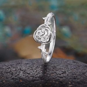 Anillo de Boda con Rosas Florales para Mujer, Oro Blanco con Circonita, Anillo de Regalo de Aniversario - Product Image 1