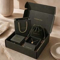 Ensemble d'emballage de bijoux de luxe avec logo personnalisé, boîtes rigides en papier, pochette en velours avec cordon de serrage, sac cadeau et carte d'insertion personnalisée