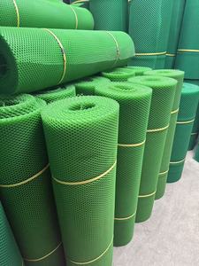 רשת פלסטיק ירוקה שטוחה מ-PE לגידור עופות בחווה, גודל 1.2 מטר * 30 מטר, גודל רשת 0.8 ס\\\"מ - Product Image 5