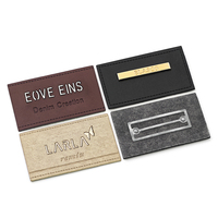 Écusson en cuir gaufré imprimé personnalisé Jeans en denim en métal Logo en PU Étiquettes et étiquettes de sac à vêtements personnalisées pour jeans et vêtements