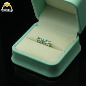 Boucles d'oreilles pendantes classiques unisexes en argent 925 plaqué or, moissanite taille ovale, parfaites pour les fiançailles, les fêtes, cadeau idéal - Product Image 5