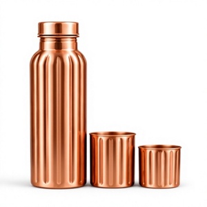 Botella de Agua Tradicional de Cobre y Juego de 2 Tazas, Set de 3 Piezas, Frasco Espiral Acanalado con Tapa - Product Image 1