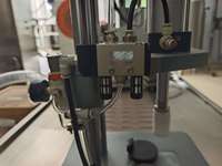 Fabrieksgecustomizeerde krimpmachine voor parfumflesjes, tonerflesjes, essentiële olieflesjes, wijnflesjes; bureau-type krimpmachine