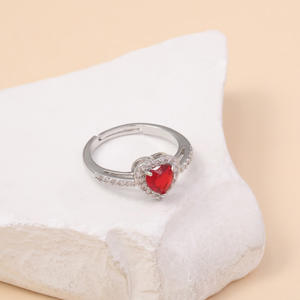 Glitzernde Prinzessinnen-Ringe mit Silberbeschichtung und Edelsteinen, Ovaler Schliff Roter Stein Versprechen-Schmuck für Frauen - Product Image 3