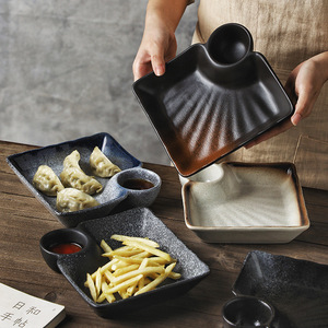 Assiette carrée en céramique Japandi pour raviolis, plat à vinaigre divisé pour restaurant, assiettes à <span class=keywords><strong>sushi</strong></span> rétro en porcelaine noire avec support à sauce - Product Image 5