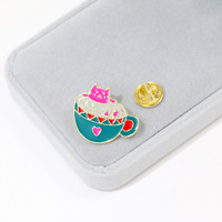 Broche happy birthday en émail pour chapeau, autocollants de joyeux noël, motif dessin animé, motif renne, chapeau, foulard, Badge à revers personnalisés
