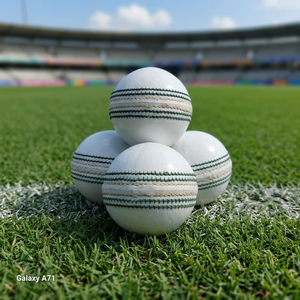 Balle de cricket en cuir blanc – Qualité professionnelle pour matchs – Balle de cricket blanche haut de gamme avec revêtement en cuir véritable – Vente en gros - Product Image 3