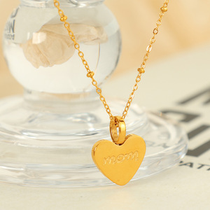Collar minimalista con colgante de corazón para mamá, cadena de acero inoxidable pulido a prueba de agua, joyería al por mayor para el Día de la Madre para mujer - Product Image 3
