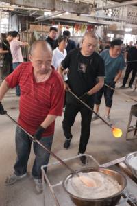 Оптовая продажа, дешевая ручная выдувная переработанная Мексиканская Толстая чашка для конфетти, стеклянная чашка для питья с ананасом, вишневая тыква, лимонный патч - Product Image 4