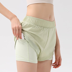 Shorts de course 2-en-1 pour femmes, taille haute élastique, couleur unie, avec poches latérales, anti-transparence, séchage rapide, respirant, pour l'entraînement (vente en gros) - Product Image 2