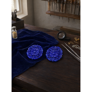Miniature sculptée en lapis-lazuli pour boucles d'oreilles ou fabrication de bijoux : incarnant l'élégance, la royauté et la guérison, cadeau d'anniversaire - Product Image 2