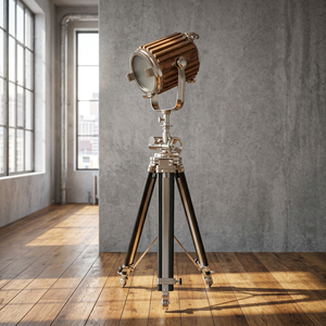 Lámpara de Proyección con Trípode Estilo Bollywood – Lámpara de Estudio y Decoración del Hogar Vintage con Pantalla de Madera y Latón - Product Image 2