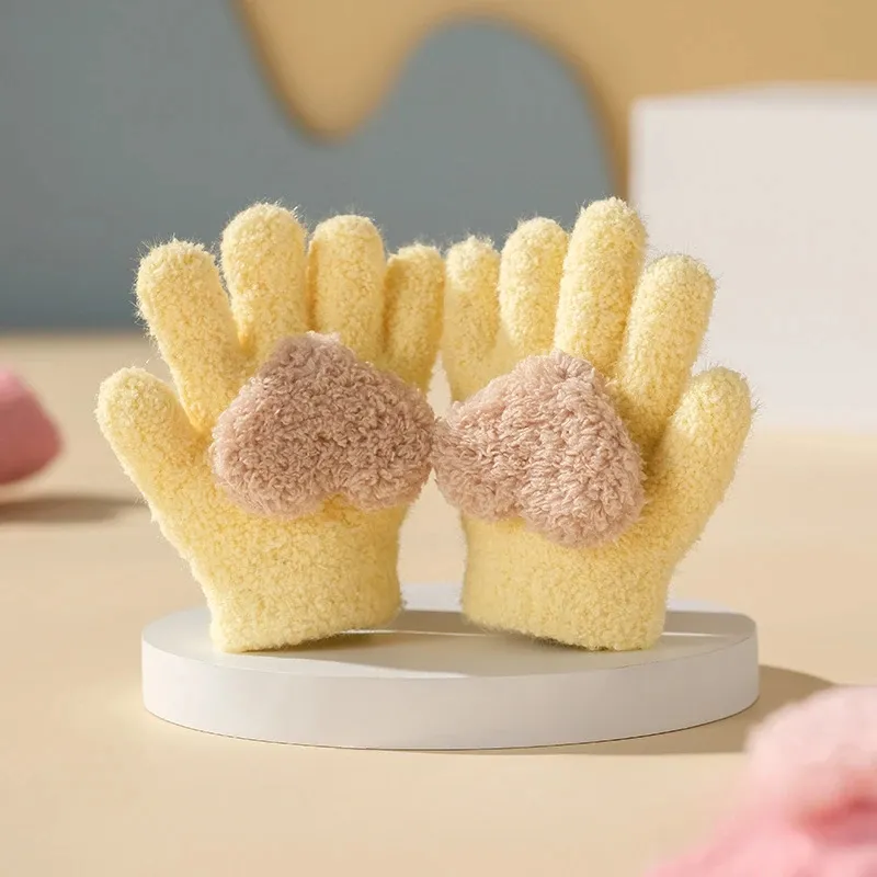 Sarung tangan pendek anak, untuk 1-8 tahun anak-anak musim dingin hangat tangan mewah bulu karang anak-anak sarung tangan pendek tebal bayi cinta hati berbulu sarung tangan jari penuh