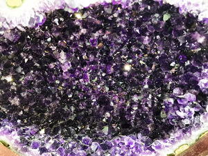 Grande grotte <span class=keywords><strong>d</strong></span>'améthyste naturelle, <span class=keywords><strong>d</strong></span>écoration <span class=keywords><strong>d</strong></span>'hôtel, en améthyste, géomancie, bureau et magasin, vente en gros, - Product Image 4