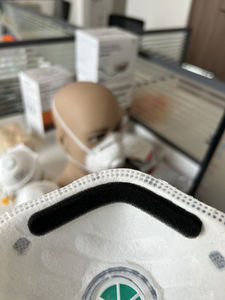 หน้ากากป้องกันฝุ่นอุตสาหกรรม <span class=keywords><strong>FFP2</strong></span> พร้อมวาล์ว สีเทา KN95 แบบใช้แล้วทิ้ง ครึ่งหน้า ปิดจมูก จัดส่งเร็วจากโรงงาน สำหรับงานก่อสร้าง - Product Image 2