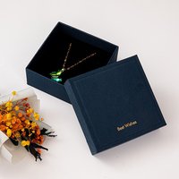 Boîte à bijoux texturée et gaufrée en carton rigide 1200 g/m², boîte cadeau minimaliste avec couvercle et fermeture à clip pour colliers
