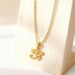 Collana con Ciondolo Occhio di Horus Egiziano Antico in Acciaio Inossidabile Placcato Oro, Nuovo Modello all'Ingrosso - Product Image 2