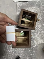 Nouveau cadeau transfrontalier pour la Fête des Mères : Machine photo à livre éclairé, format carré personnalisé 8x8cm, en bois de hêtre poli