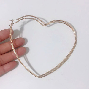 Nhà Máy Trực Tiếp Chất Lượng Tốt Đẹp 100Mm Trái Tim Lớn Hoop Bông Tai Vàng Và Bạc Mạ Dễ Thương Phong Cách Cho Đám Cưới Bên Hoặc Quà Tặng - Product Image 1