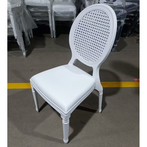 화이트 블랙 PP 플라스틱 그물 O 다시 현대 쌓을 수있는 식당 웨딩 의자 - Product Image 1