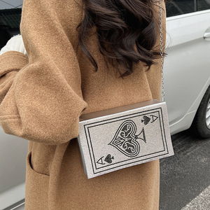 Pochette de soirée créative pour femme, motif reine de poker, en PU, ornée de strass et de chaînes, pour fêtes et cocktails - Product Image 1