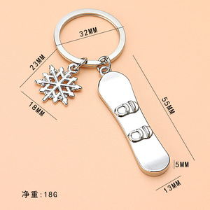 <span class=keywords><strong>Mini</strong></span> dessin animé métal planche à roulettes porte-clés Skis ski Snowboard patinage artistique porte-clés Ski Panda Animal pendentif porte-clés - Product Image 2
